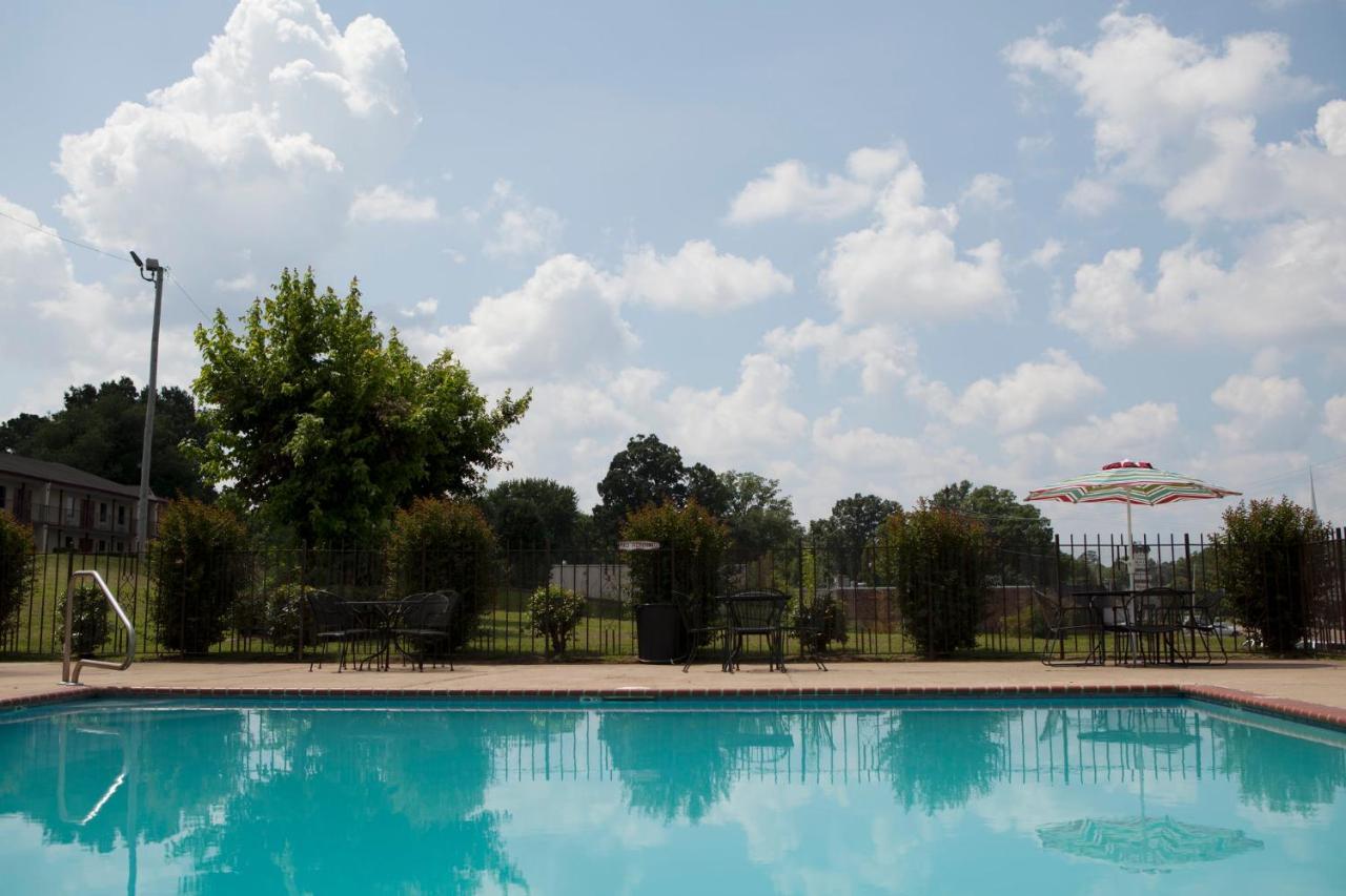 Red Roof Inn & Suites Jackson, Tn Eksteriør billede