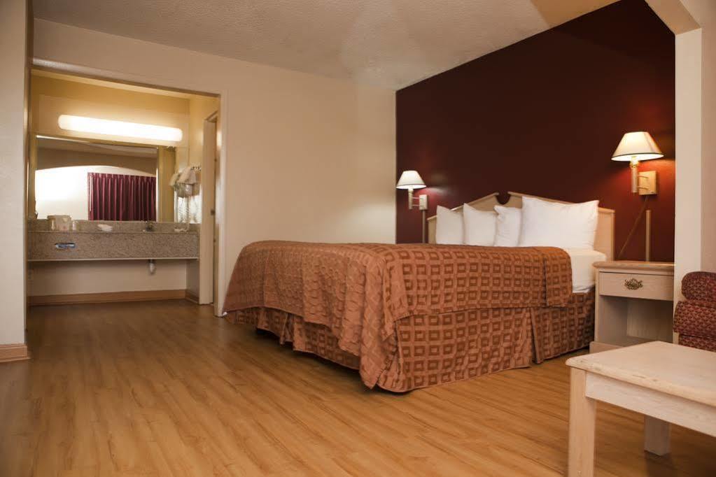Red Roof Inn & Suites Jackson, Tn Eksteriør billede